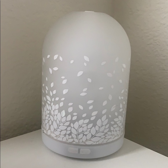 NATURAL AROMATHERAPY Essential Oil Diffuser - Picture 1 of 7